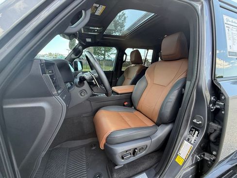 Used 2024 Lexus GX 550 w/ Accessory Package (31) AWD/4WD image 22