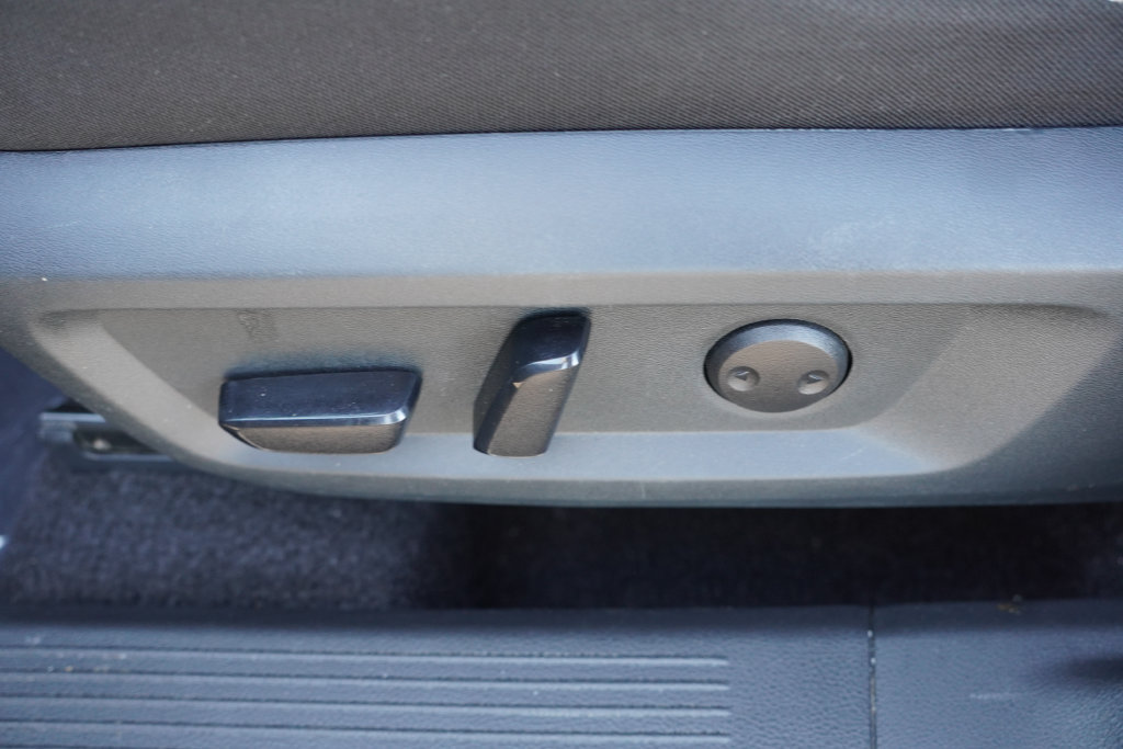 Used 2025 Nissan Rogue SV AWD/4WD image 23