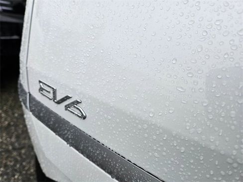 Used 2024 Kia EV6 Light image 10