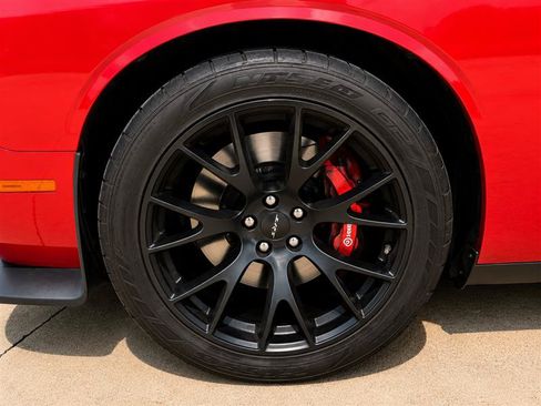 Used 2015 Dodge Challenger SRT Hellcat RWD image 18