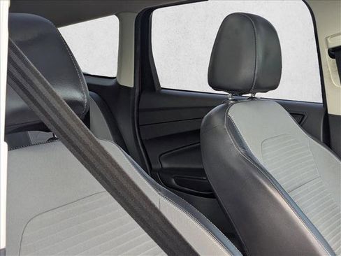 Used 2017 Ford Escape SE w/ SE Sport Appearance Package image 21