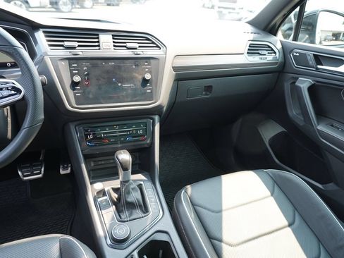 Used 2022 Volkswagen Tiguan SEL R-Line AWD/4WD image 18