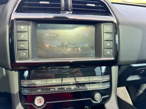 Used 2018 Jaguar F-PACE Premium AWD/4WD image 23