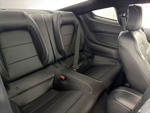 Used 2021 Ford Mustang Shelby GT500 w/ Technology Package RWD image 18