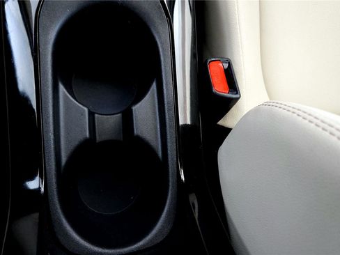 Certified 2022 Toyota Corolla Cross XLE image 37