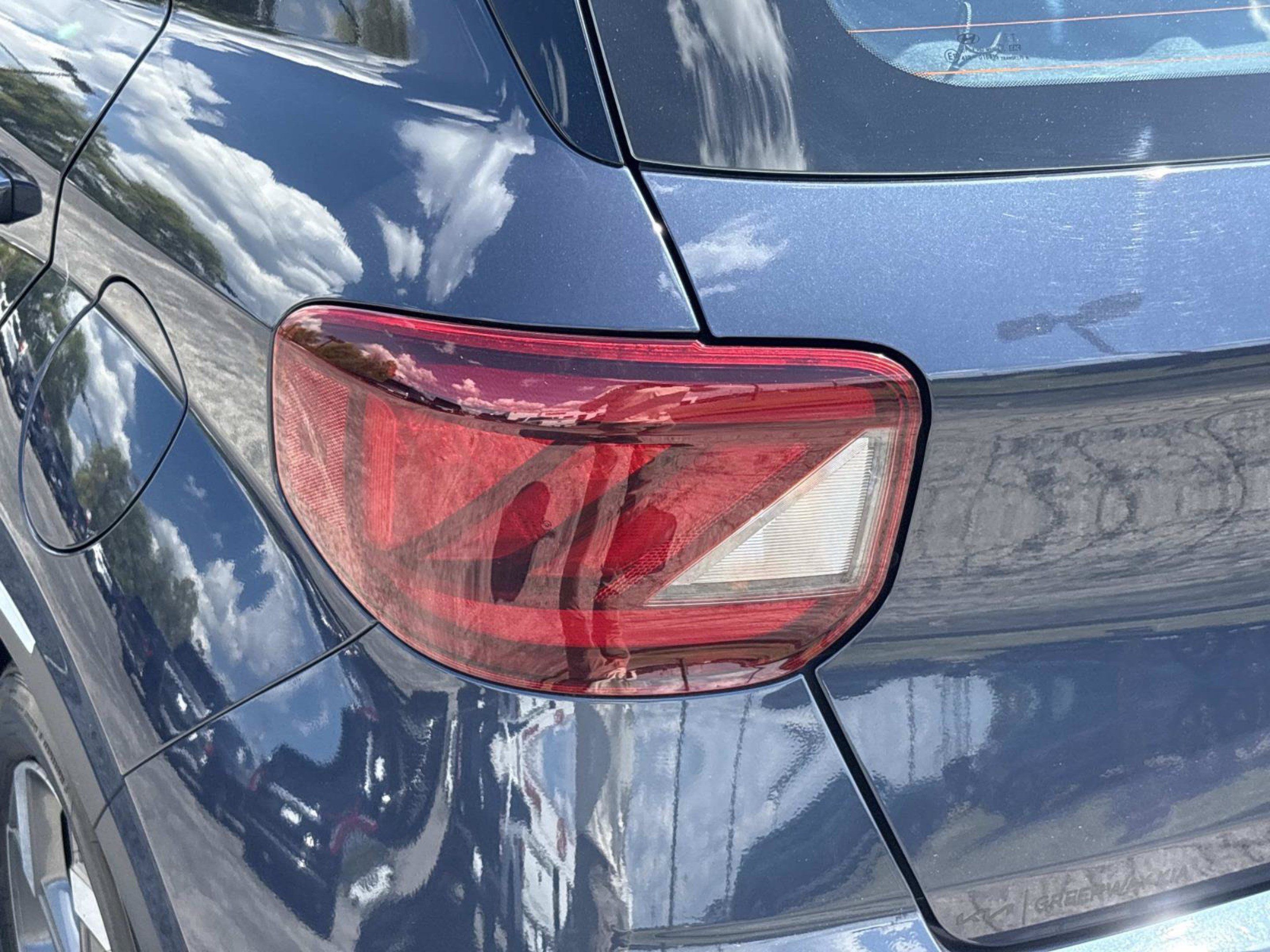 Used 2020 Hyundai Venue FWD image 35