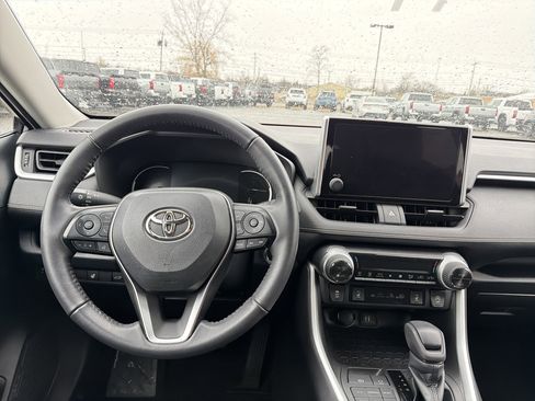 Used 2023 Toyota RAV4 XLE image 12