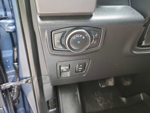 Used 2018 Ford Expedition XLT image 18