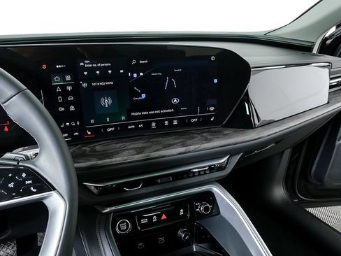 Certified 2025 Audi Q5 Premium w/ Convenience Package image 12