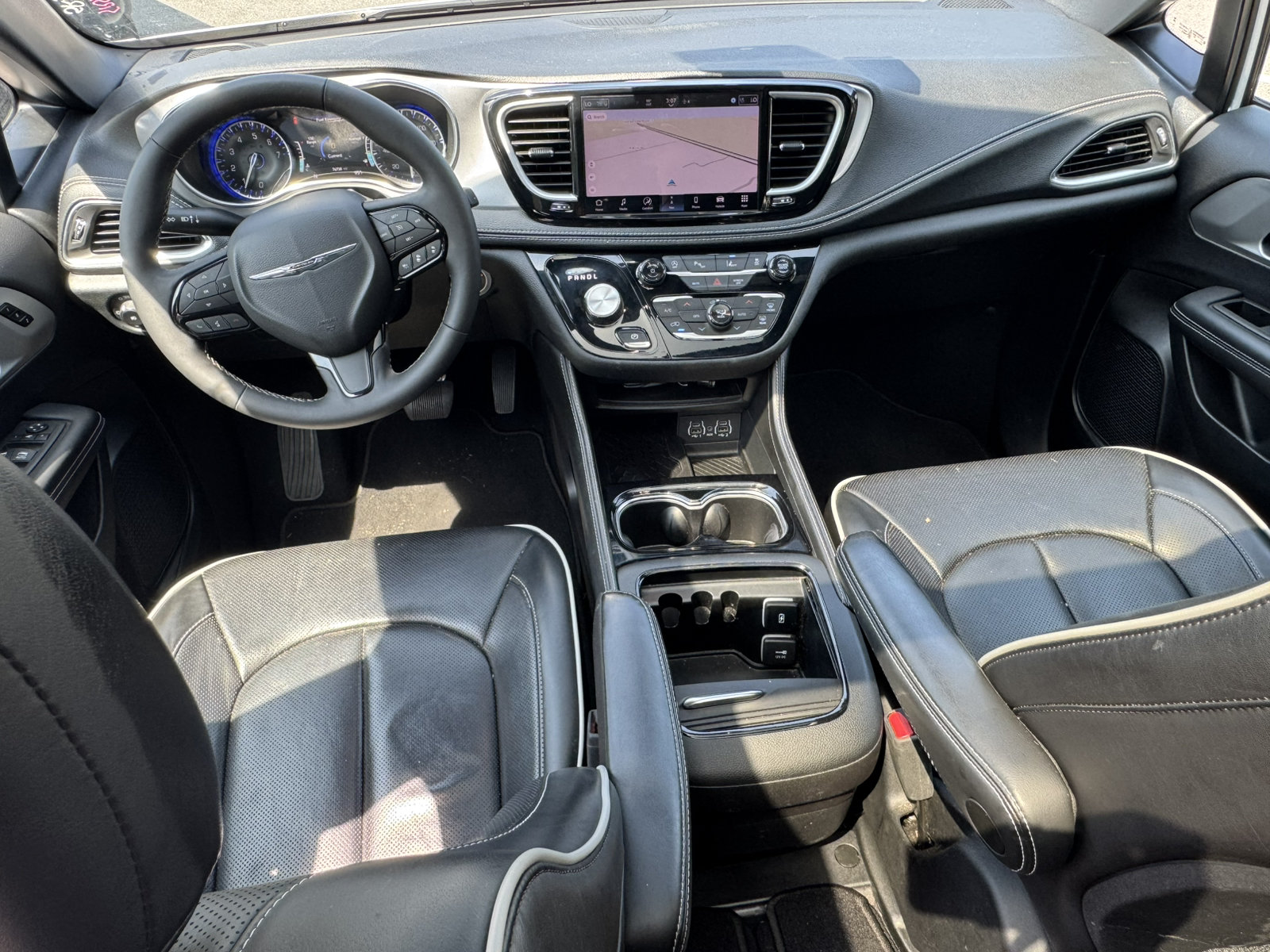Used 2025 Chrysler Pacifica Limited FWD image 25