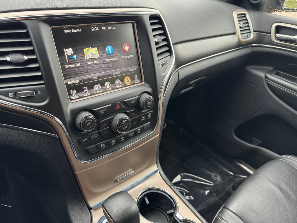Used 2017 Jeep Grand Cherokee Limited AWD/4WD image 28