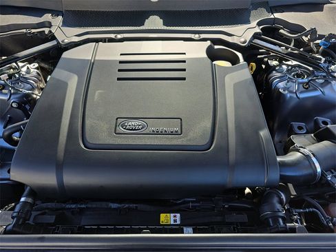 Used 2025 Land Rover Discovery S image 33
