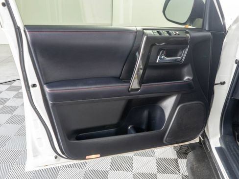 Used 2018 Toyota 4Runner TRD Off-Road Premium AWD/4WD image 22