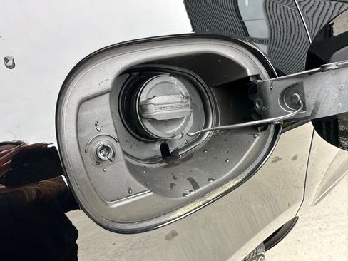 Used 2026 Porsche Macan Turbo image 42