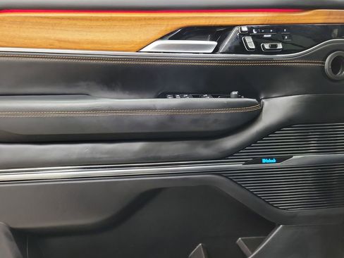 Used 2024 Jeep Grand Wagoneer L Series III image 23