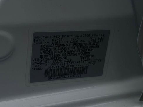 Used 2025 Nissan Versa SV FWD image 28