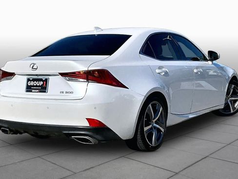 Used 2018 Lexus IS 300 w/ Comfort Package RWD image 11