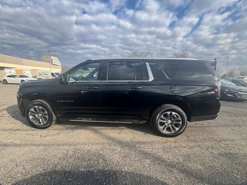 Used 2025 Chevrolet Suburban LT w/ Comfort Package image 7