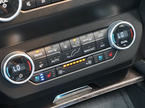 Used 2021 Ford Expedition Limited image 24