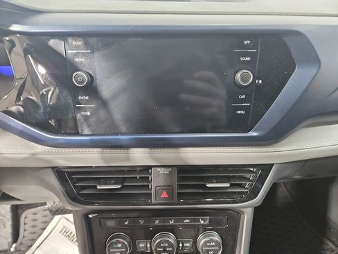 Certified 2024 Volkswagen Taos SE image 20