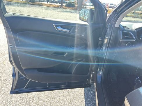 Used 2024 Ford Edge SE w/ Black Appearance Package image 12
