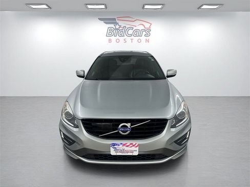 Used 2017 Volvo XC60 T6 R-Design w/ Climate Package image 2