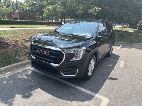 Used 2023 GMC Terrain SLE w/ Driver Convenience Package FWD image 5