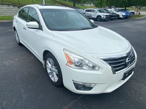 Used 2015 Nissan Altima 2.5 SV w/ Convenience Package FWD image 1