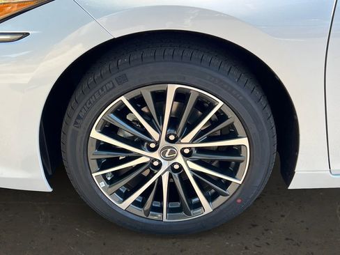 New 2025 Lexus ES 300h w/ Premium Package image 23