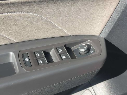 Used 2023 Volkswagen Atlas SE w/ Black Wheel Package FWD image 22