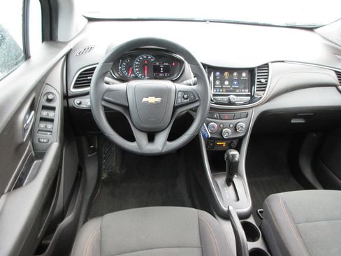 Used 2018 Chevrolet Trax LS FWD image 13