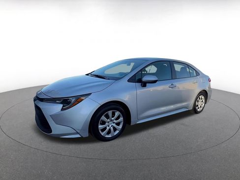 Used 2025 Toyota Corolla LE image 8