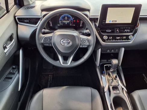 Used 2025 Toyota Corolla Cross XLE w/ Convenience Package AWD/4WD image 2