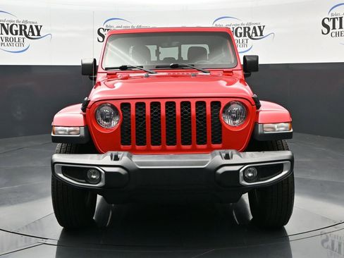 Used 2022 Jeep Gladiator Sport image 2