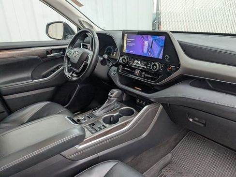 Used 2023 Toyota Highlander Limited image 31