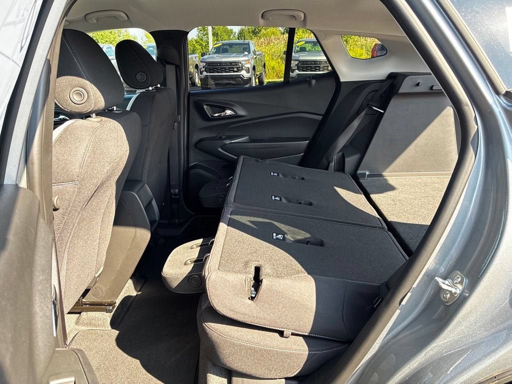 New 2026 Chevrolet Trax LS w/ LS Convenience Package FWD image 22
