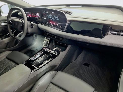 Used 2025 Audi S6 e-tron Premium Plus w/ Premium Plus image 27