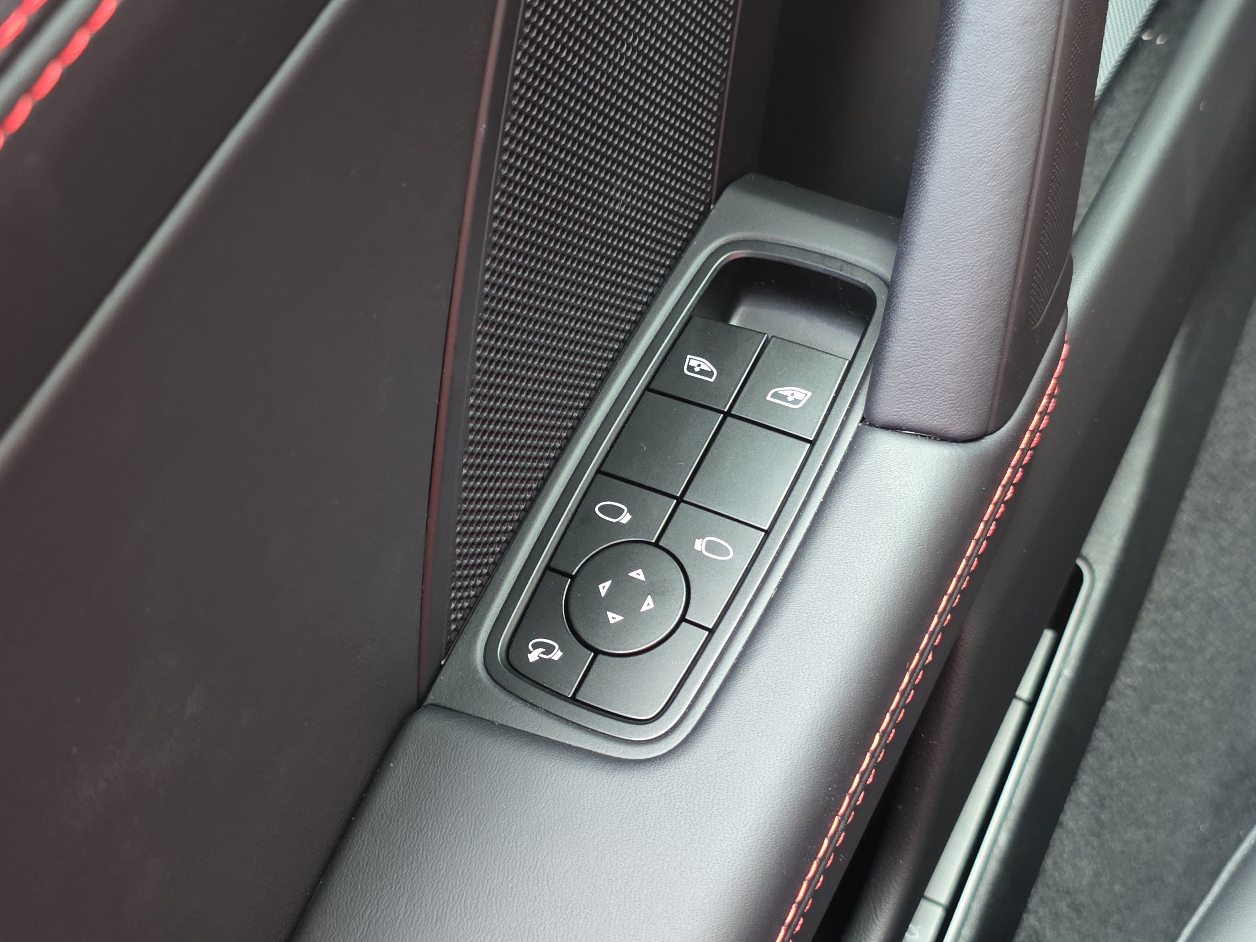 Used 2024 Porsche 911 Carrera RWD image 19