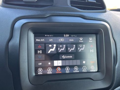 Used 2020 Jeep Renegade Latitude w/ Cold Weather Group AWD/4WD image 35
