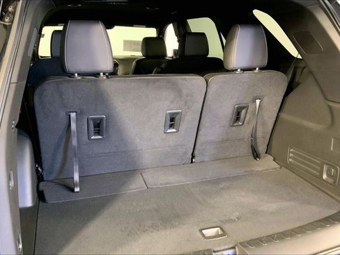 Used 2023 Chevrolet Traverse LT image 4