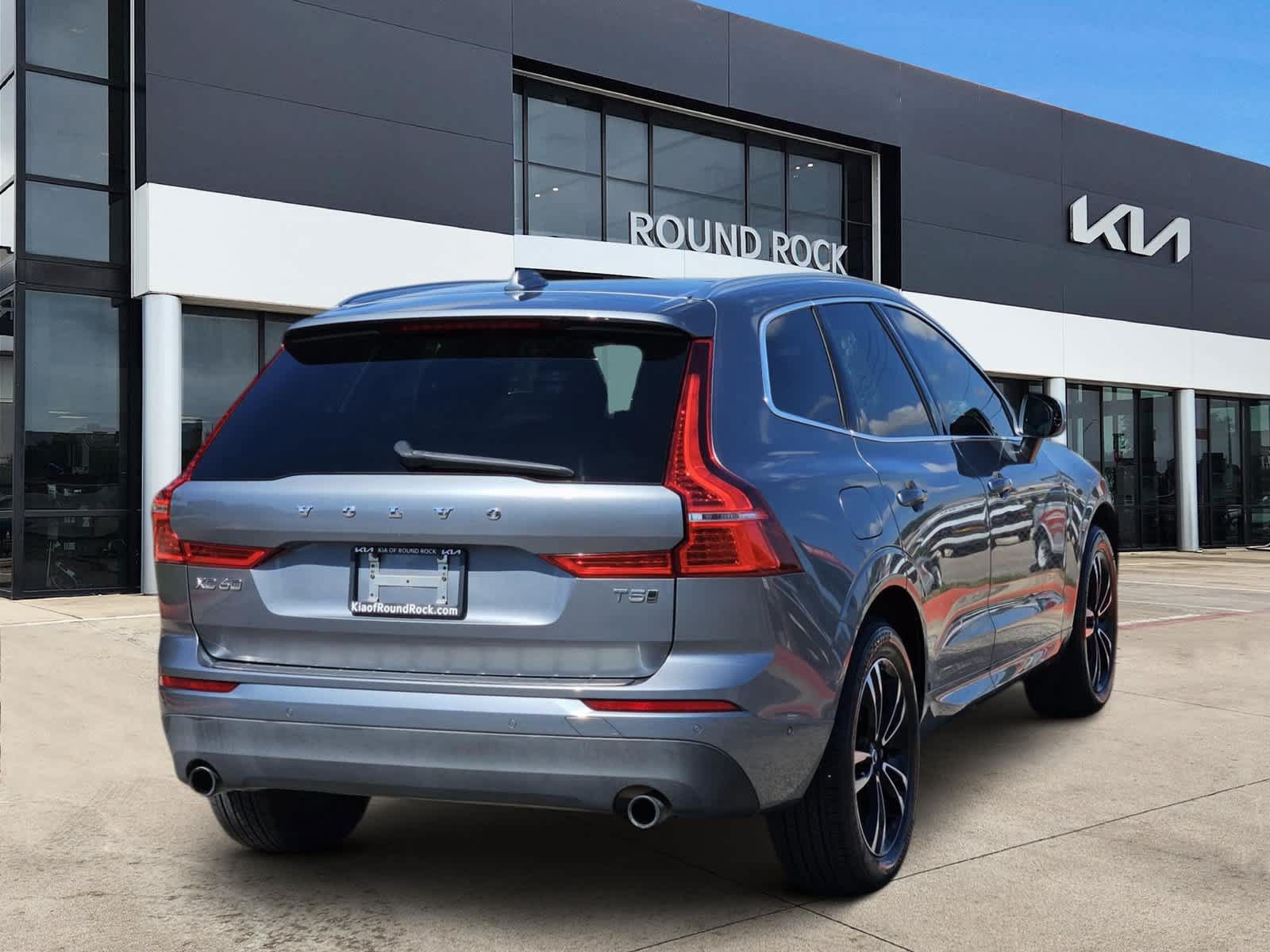 Used 2018 Volvo XC60 T5 Momentum w/ Vision Package AWD/4WD image 6