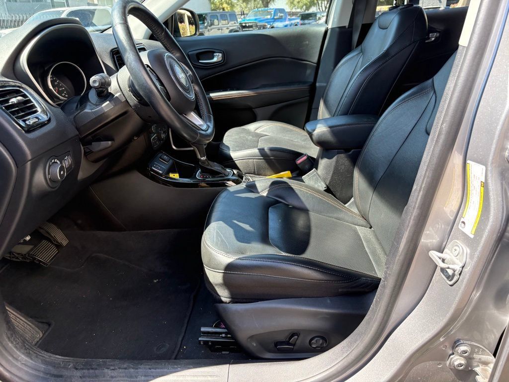 Used 2018 Jeep Compass Limited w/ Navigation Group FWD image 9