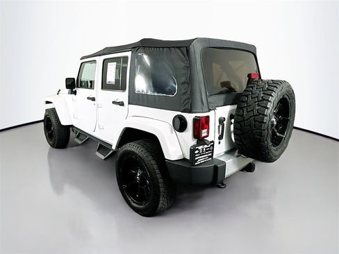 Used 2015 Jeep Wrangler Unlimited Sahara image 5