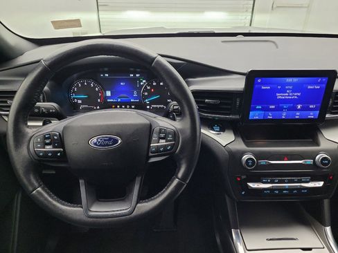 Used 2020 Ford Explorer XLT w/ Equipment Group 202A AWD/4WD image 22