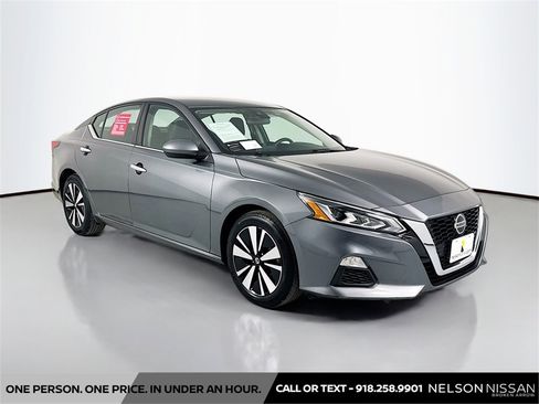 Certified 2022 Nissan Altima 2.5 SV image 3