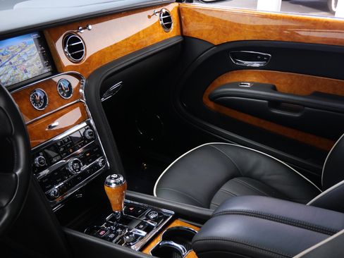 Used 2013 Bentley Mulsanne RWD image 25