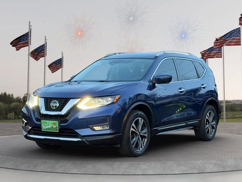 Used 2018 Nissan Rogue SL w/ Premium Package image 3