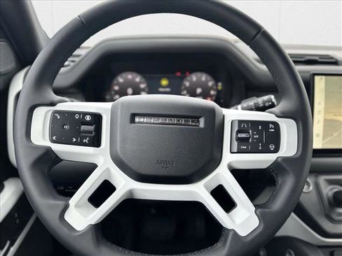New 2024 Land Rover Defender 110 SE image 17
