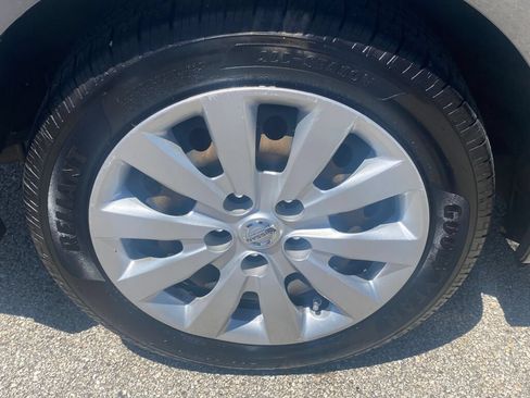 Used 2015 Nissan Sentra SV w/ Cold Weather Package FWD image 9