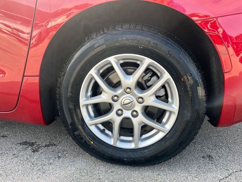 Used 2025 Chrysler Pacifica Select image 8